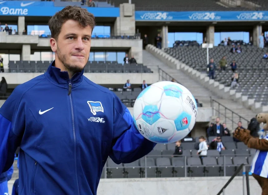 Fußball-Transferticker: Früherer Nationalspieler kickt künftig in 6. Liga Fußball-Transferticker: Früherer Nationalspieler kickt künftig in 6. Liga