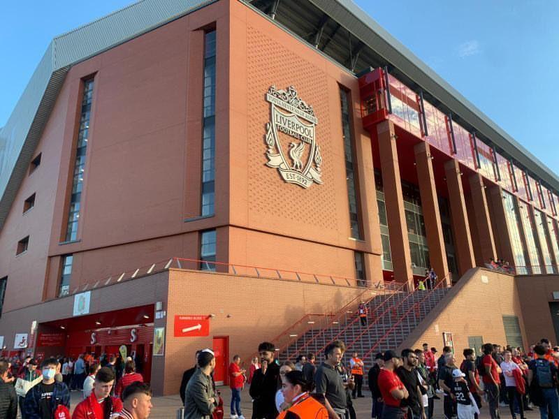 “Imbrogli” e “Abu Dhabi Job”: tutti gli striscioni dei tifosi del Liverpool contro il City “Imbrogli” e “Abu Dhabi Job”: tutti gli striscioni dei tifosi del Liverpool contro il City