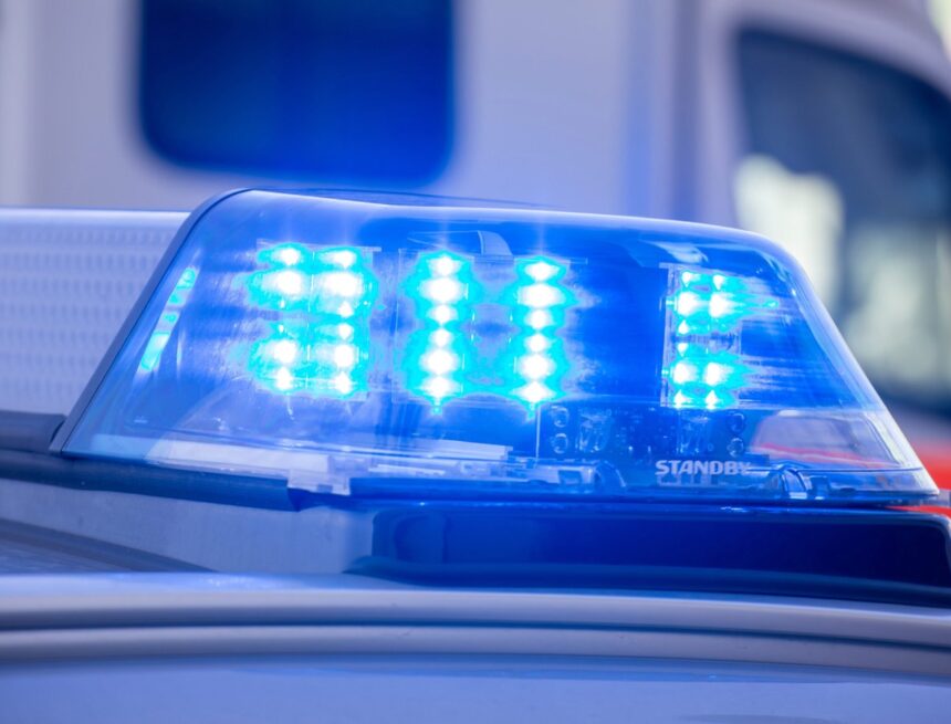 Person stirbt bei schwerem Verkehrsunfall